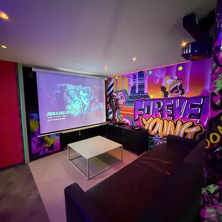 Capsule Forever Young - Jacuzzi - Sauna - Billard - Arcade De Jeux - Netflix & Cinema - Ping Pong Semesterbostad Hastiere-par-dela