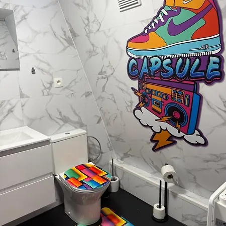 Capsule Forever Young - Jacuzzi - Sauna - Billard - Arcade De Jeux - Netflix & Cinema - Ping Pong * Hastière-par-delà