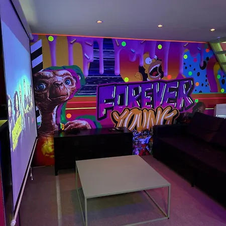 Hébergement de vacances Capsule Forever Young - Jacuzzi - Sauna - Billard - Arcade De Jeux - Netflix&home Cinéma - Ping Pong Hastiere-par-dela