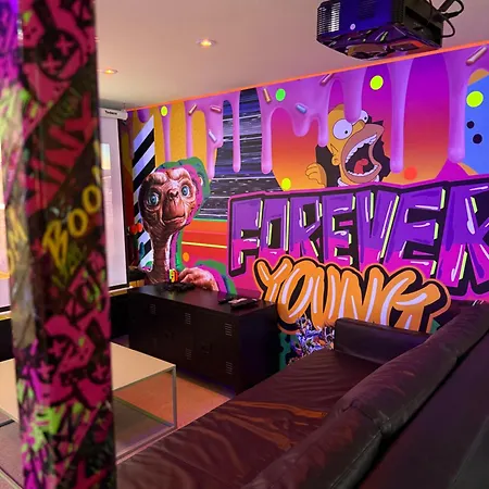 Capsule Forever Young - Jacuzzi - Sauna - Billard - Arcade De Jeux - Netflix&home Cinéma - Ping Pong Hébergement de vacances *